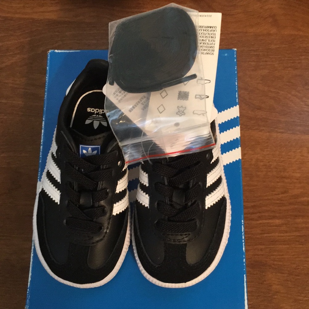 Adidas Sneakers